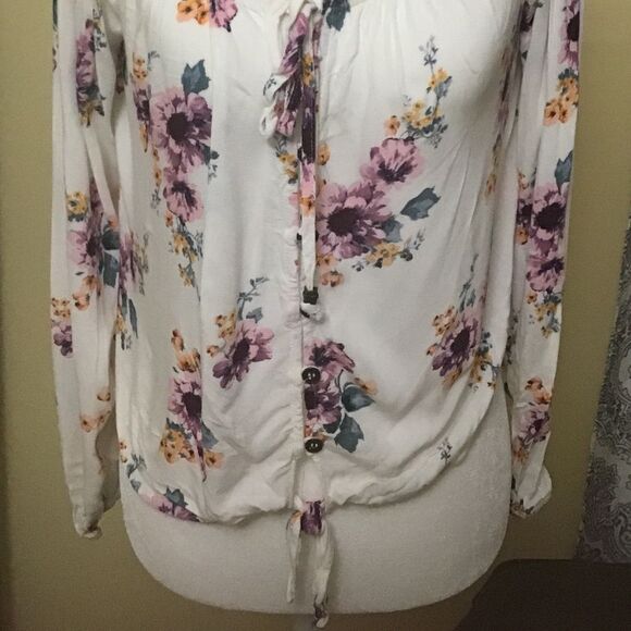 5/$50 Rewind White Floral Crop-Top Blouse Size Small - Picture 2 of 3